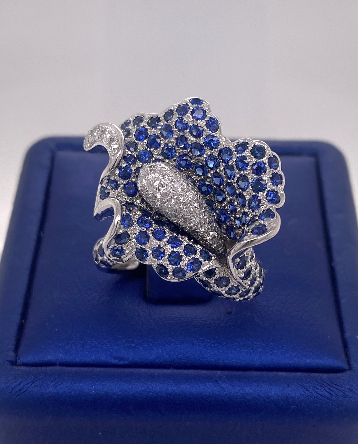 18K White Gold Diamond & Sapphire Flower Design Ring