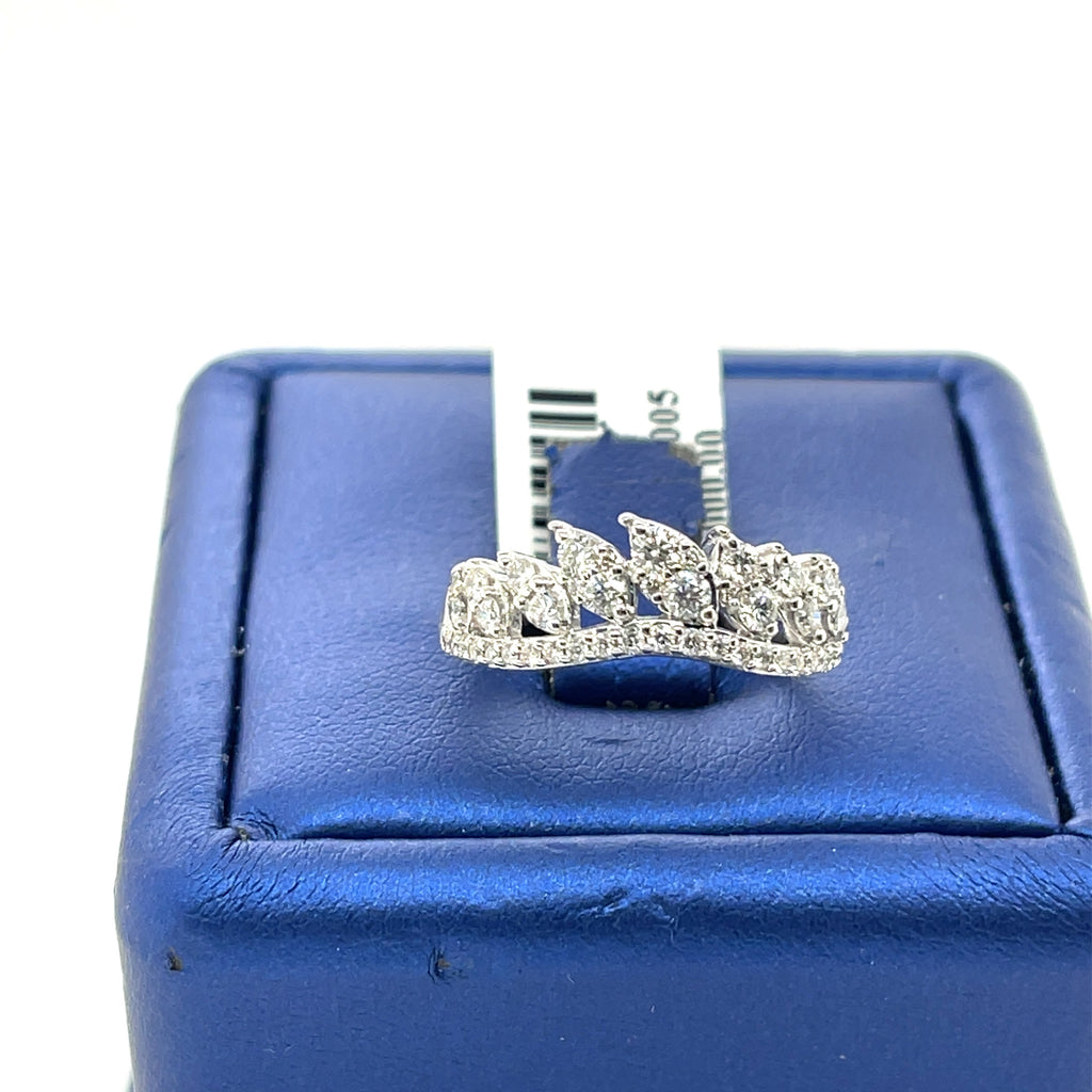 14k White Gold 1.00 CT Diamond V Shaped  Band, 3.7gm Size 6
