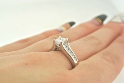 14K WHITE GOLD 1.00 CT PRINCESS CUT DIAMOND ENGAGEMENT RING, SIZE 6.75