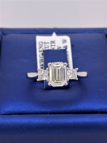 18K white Gold 1.90 CT Diamond Engagement Ring, 3.3g, Size 6.5