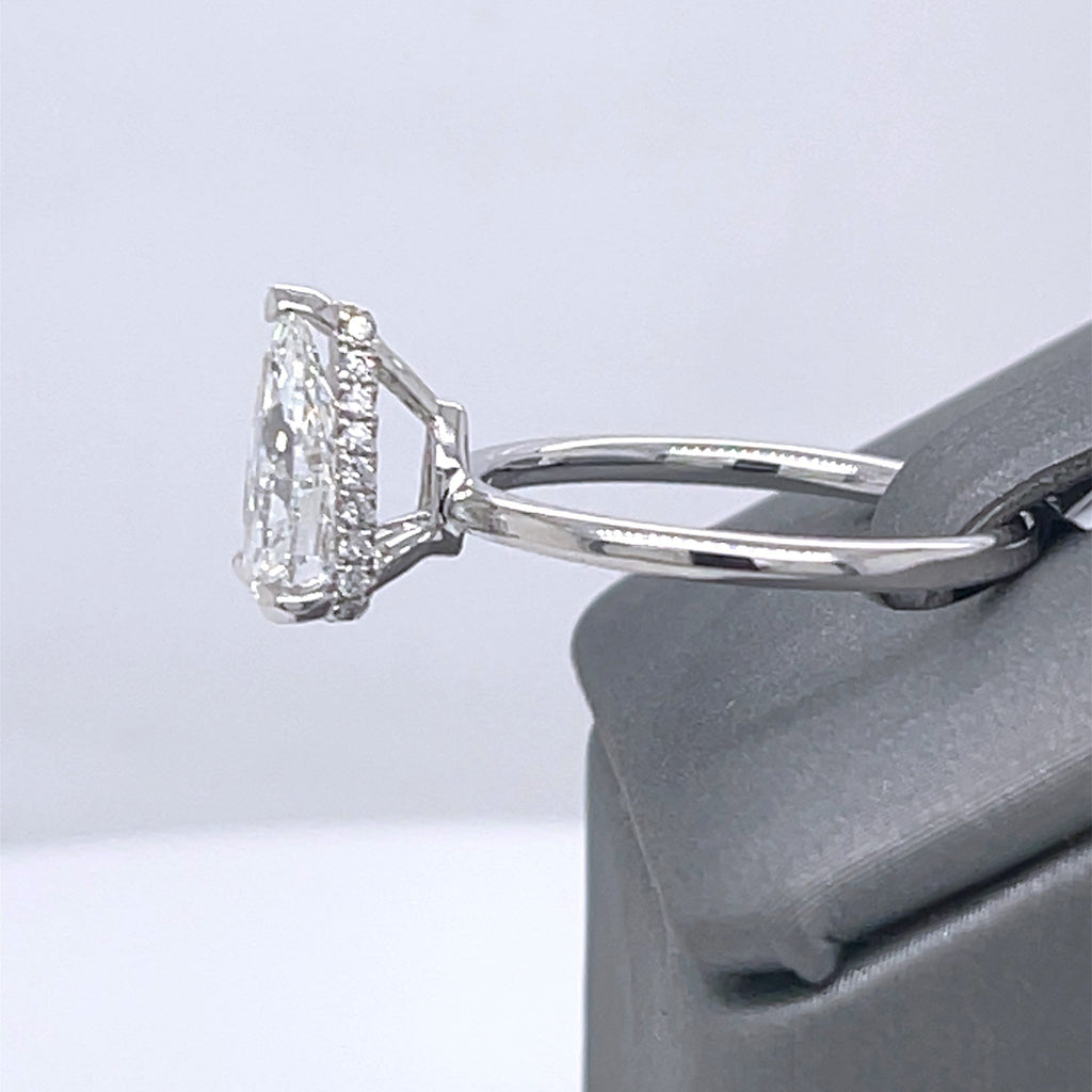 18k White Gold 1.75 CT Pear Shape Diamond Engagement Ring, 2.7gm