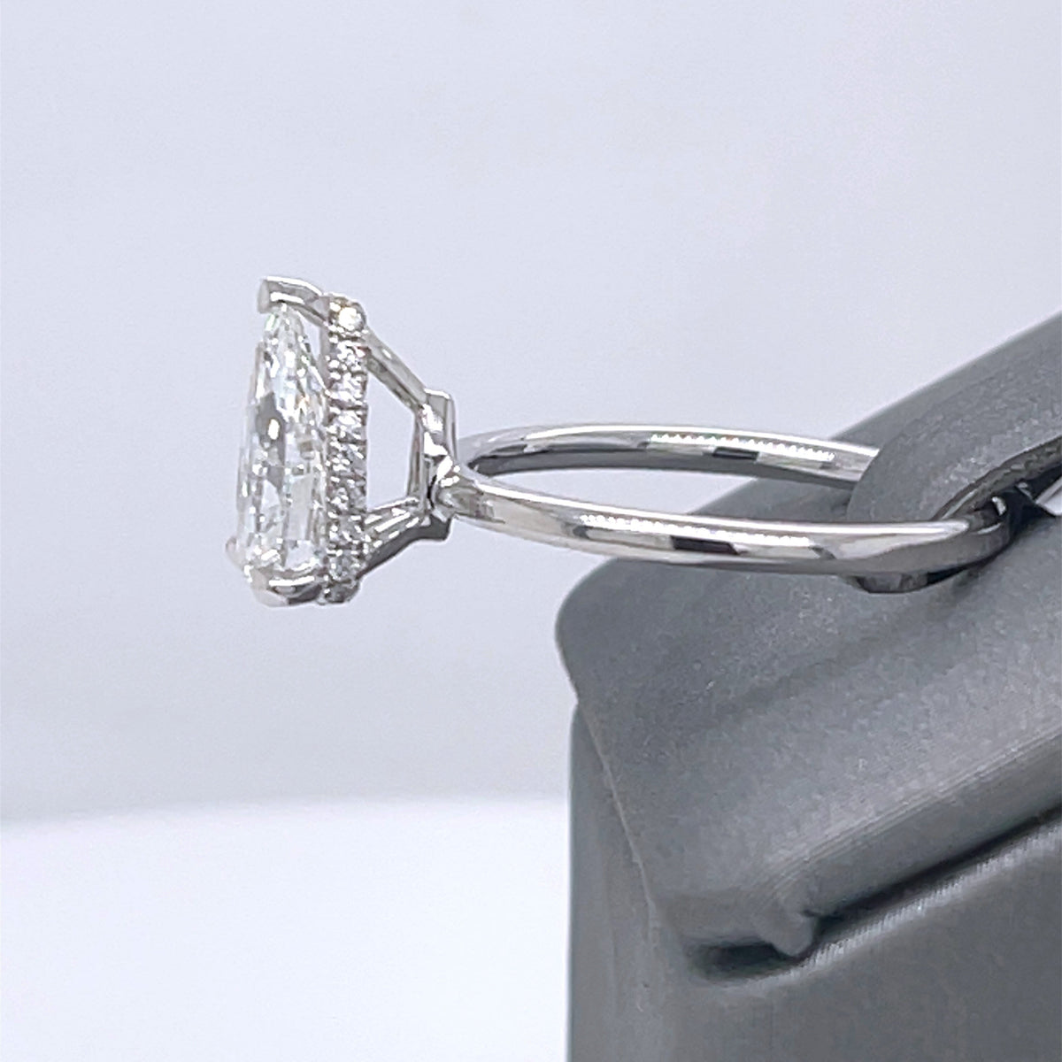 18k White Gold 1.75 CT Pear Shape Diamond Engagement Ring, 2.7gm