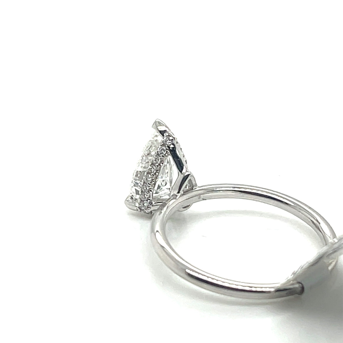 18k White Gold 1.75 CT Pear Shape Diamond Engagement Ring, 2.7gm