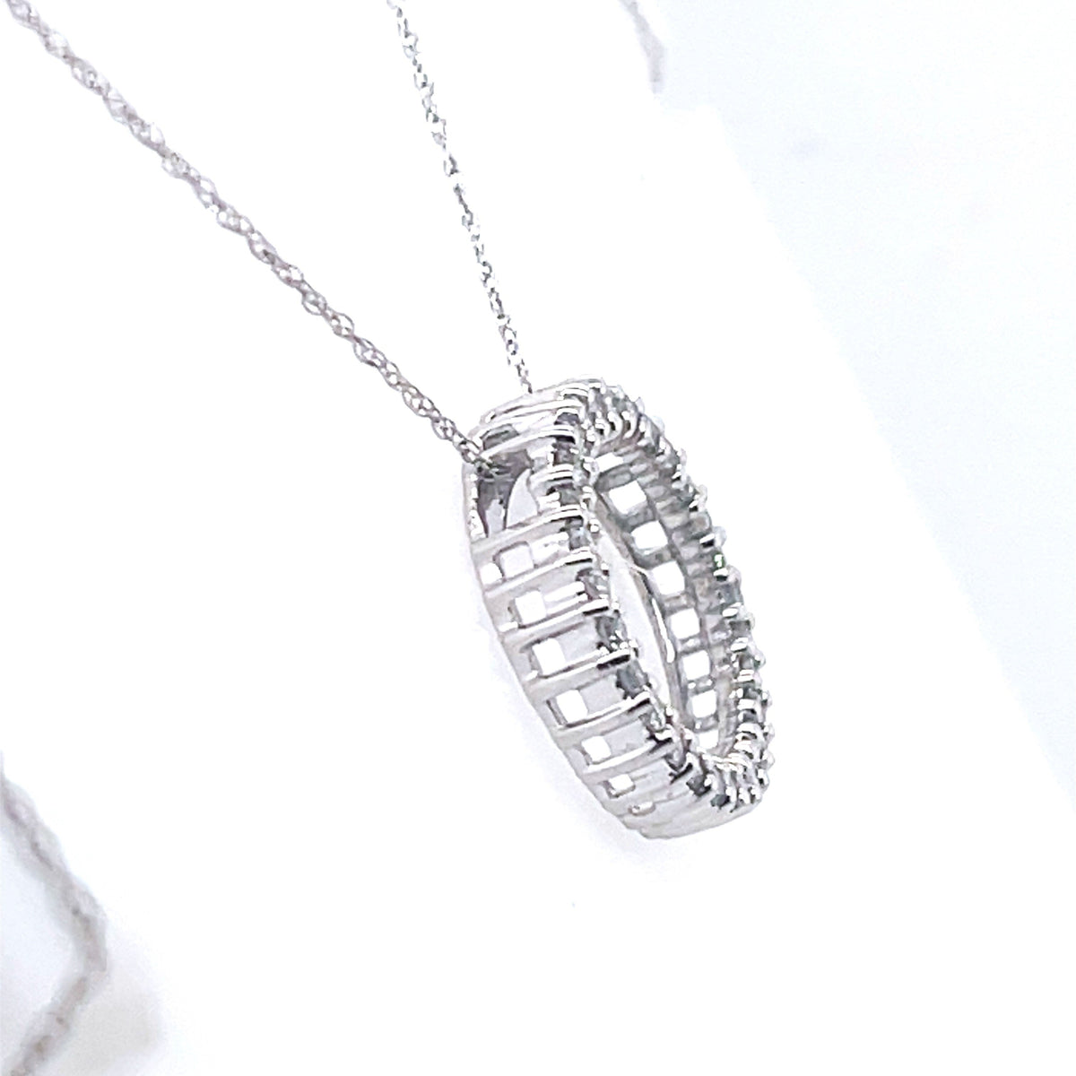 14K White Gold 0.25Ct Round Diamond Circle Pendant Necklace", 2.3G, S107310