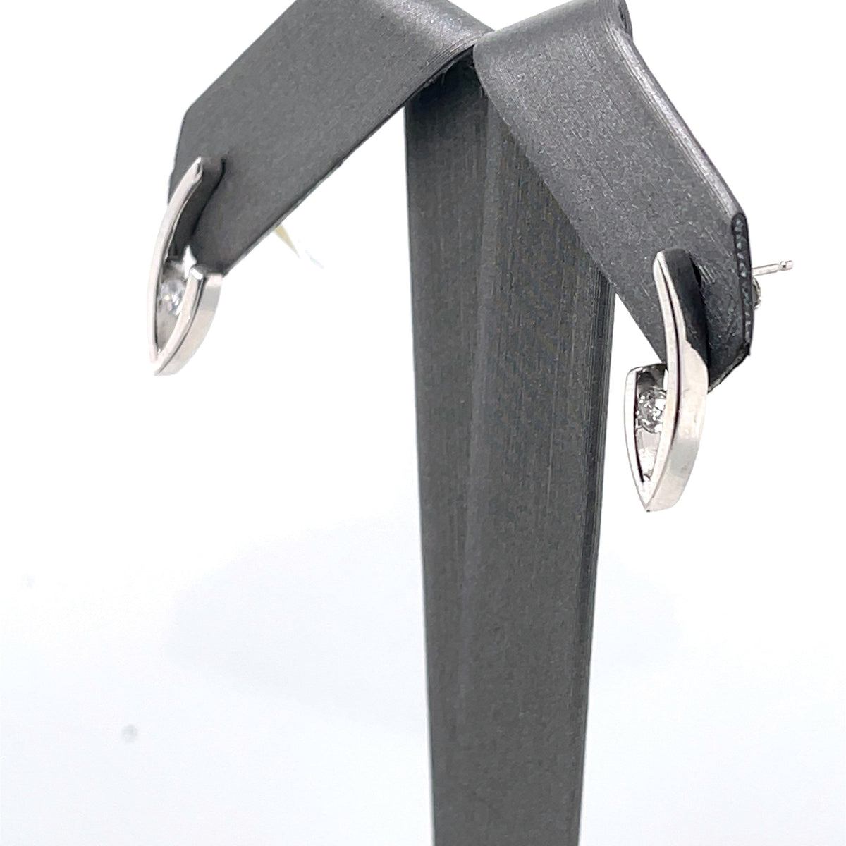 14k White Gold 0.25 CT Fancy  Diamond Earrings, 2.9g, S107317