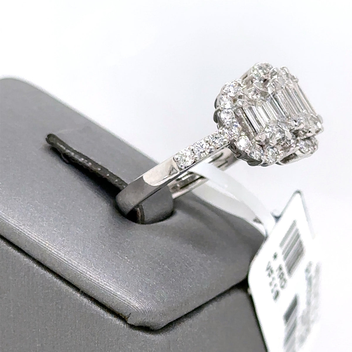 14k White Gold 2.25CT Baguette & Round Diamond Ring, 5.8gm, size 6.75