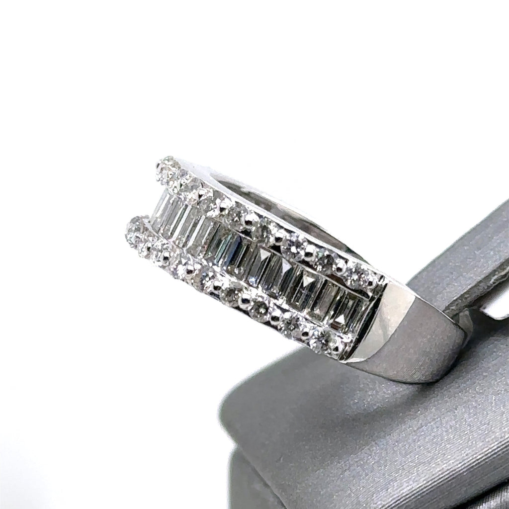 14k White Gold 1.85CT Baguette & Round Diamond Ring, 5.6gm, size 7.25