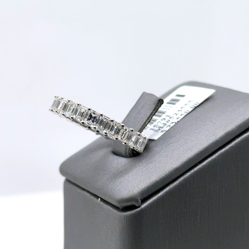 14K White Gold 4.00CT Emerald Diamond Eternity Band, 2.6gm, Size 7