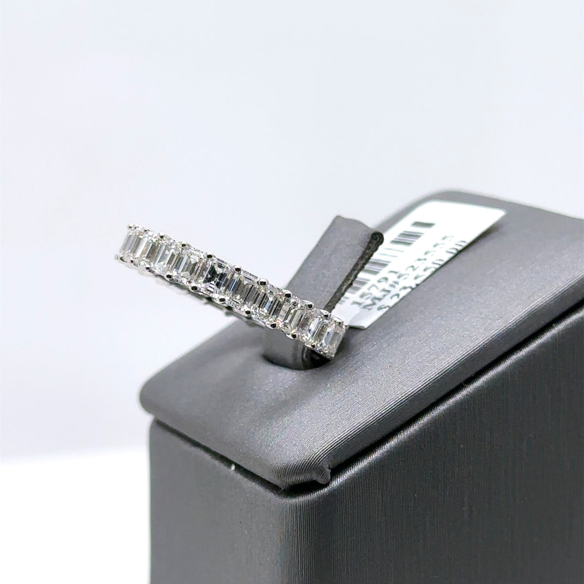 14K White Gold 4.00CT Emerald Diamond Eternity Band, 2.6gm, Size 7