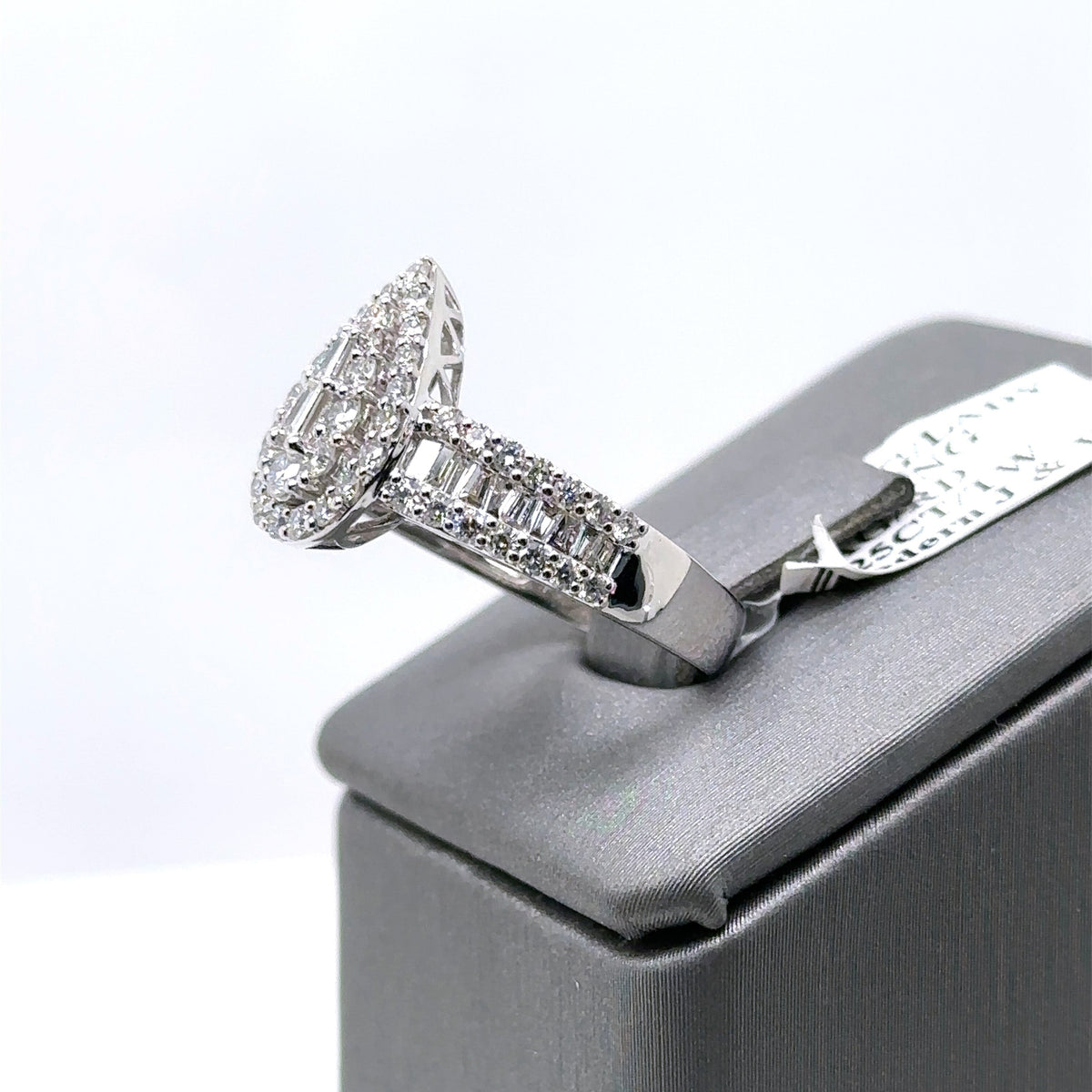 18k White Gold 1.25Ct Diamond Cluster Pear Shaped Ring 5.3gm, Size 7