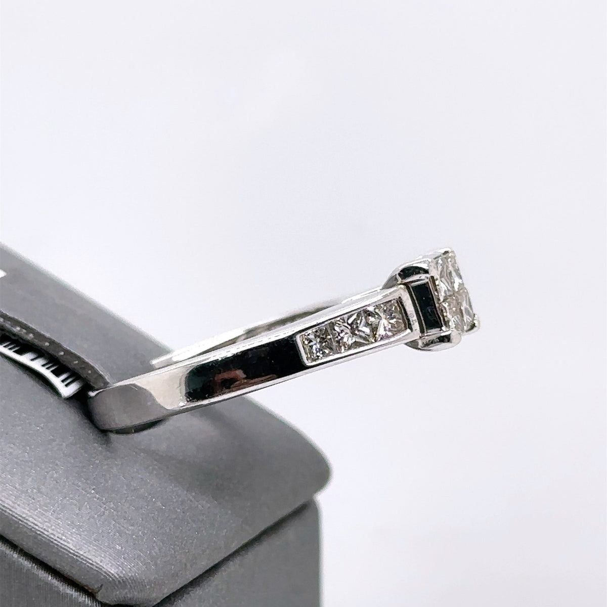 14k White Gold 1.00CT Princess Diamond Engagement Ring 4.4gm Size 7.25