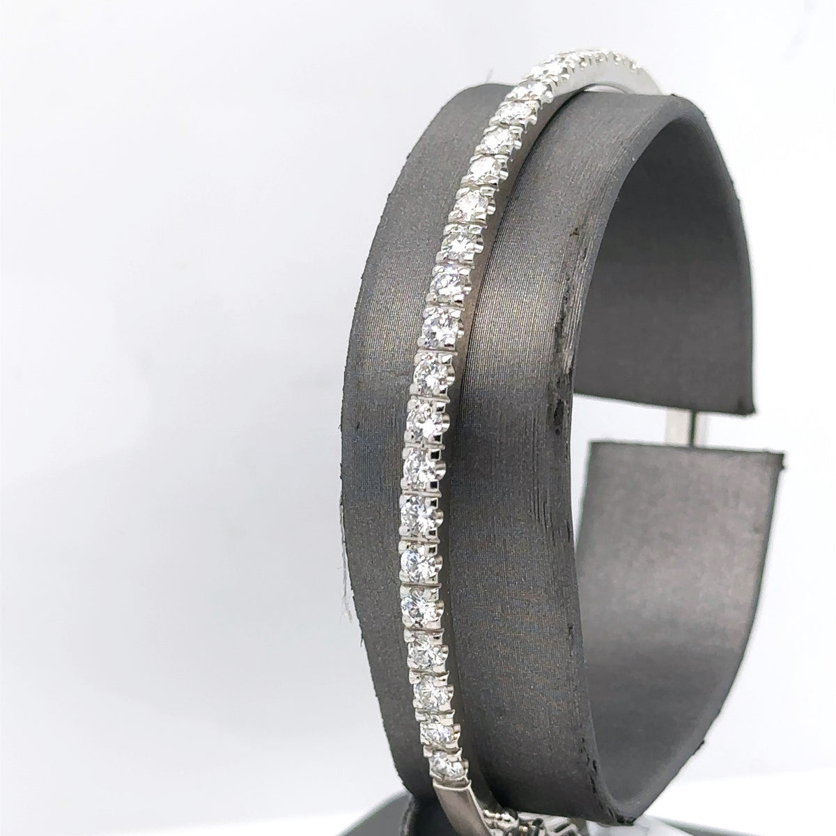 Platinum 2.50Ct Diamond Bangle Bracelet, 30.5G, S15853