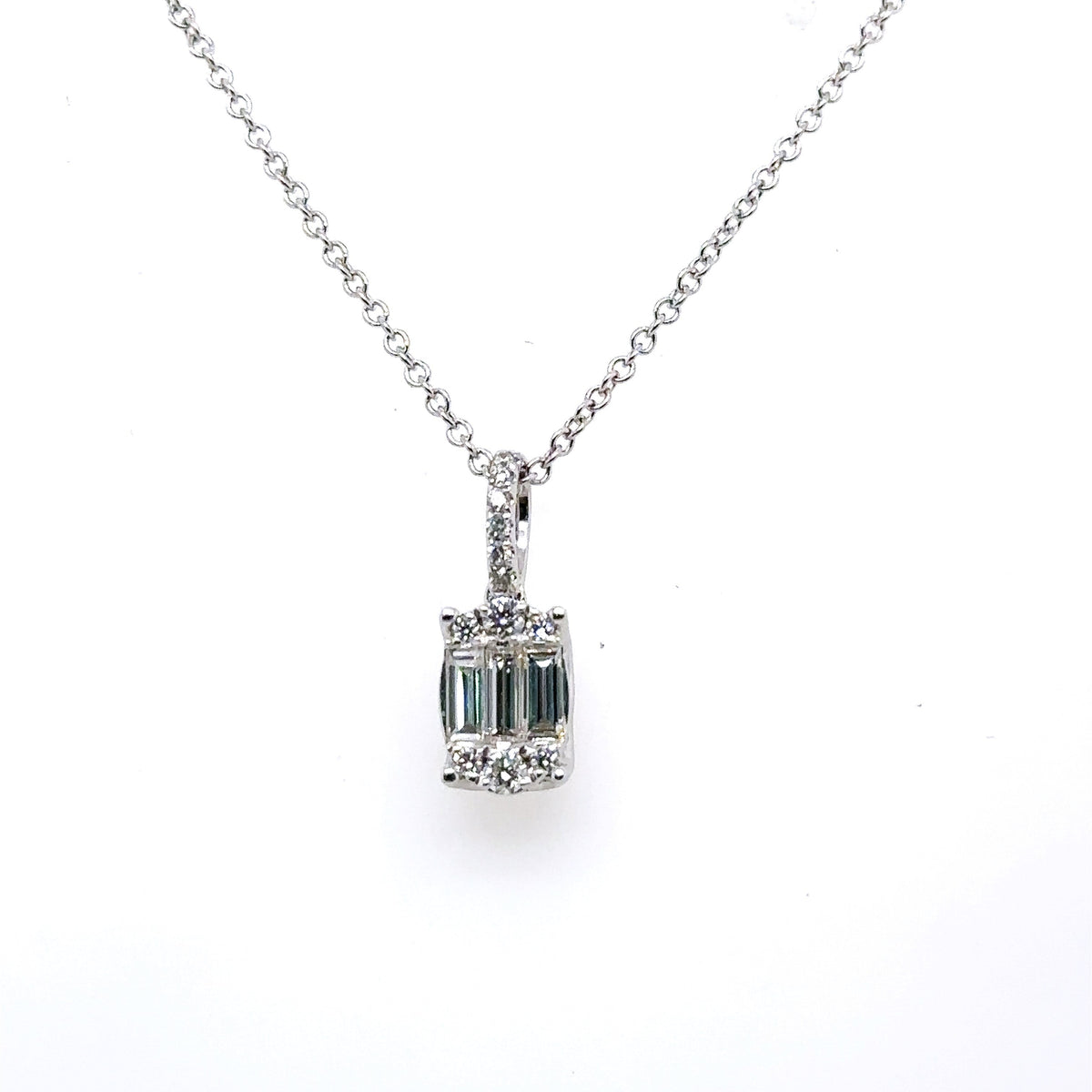 18K WHITE GOLD 0.75CT DIAMOND BAGUETTE CUT PENDANT, 18"