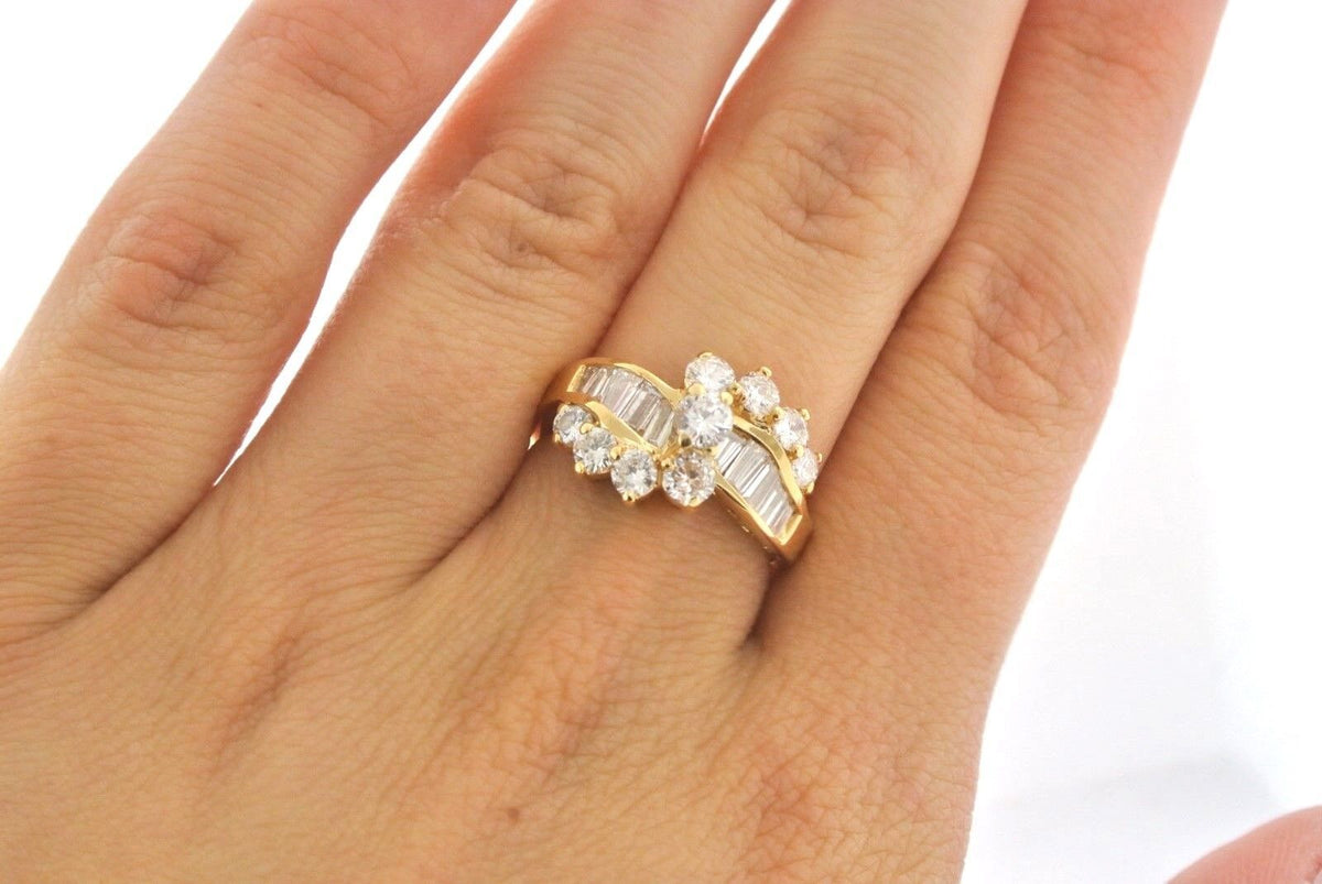 18K YELLOW GOLD 1.25CT DIAMOND TWISTED DESIGN CLUSTER RING S101766