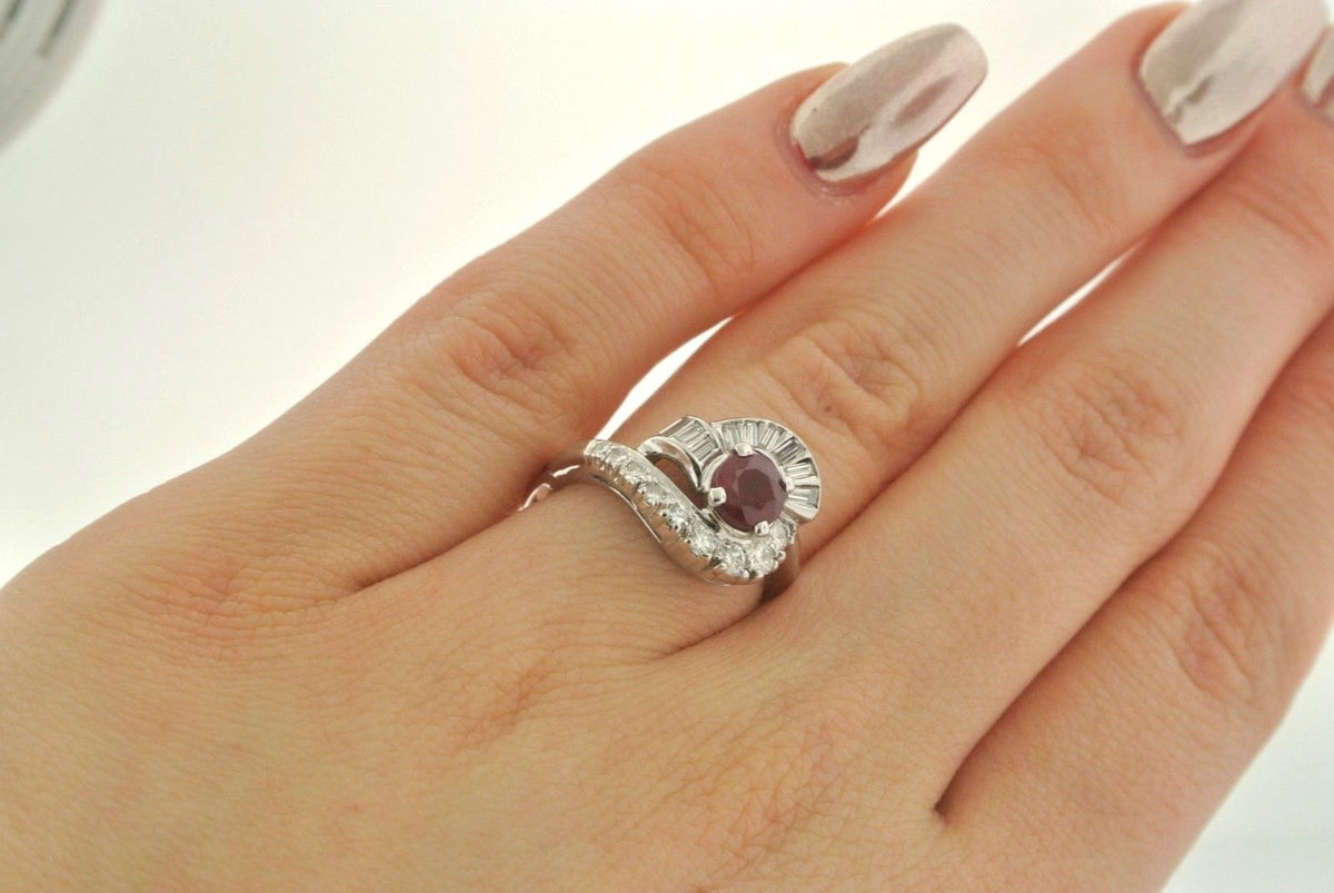 ANTIQUE 14K WHITE GOLD 1.00 CT RUBY & DIAMOND LADIES RING, 3.7 GM, S101262
