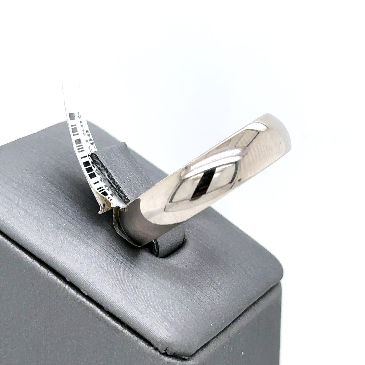 Benchmark 10k White Gold Comfort Fit Band, 7.5gm, Size 13, 6mm, S103692