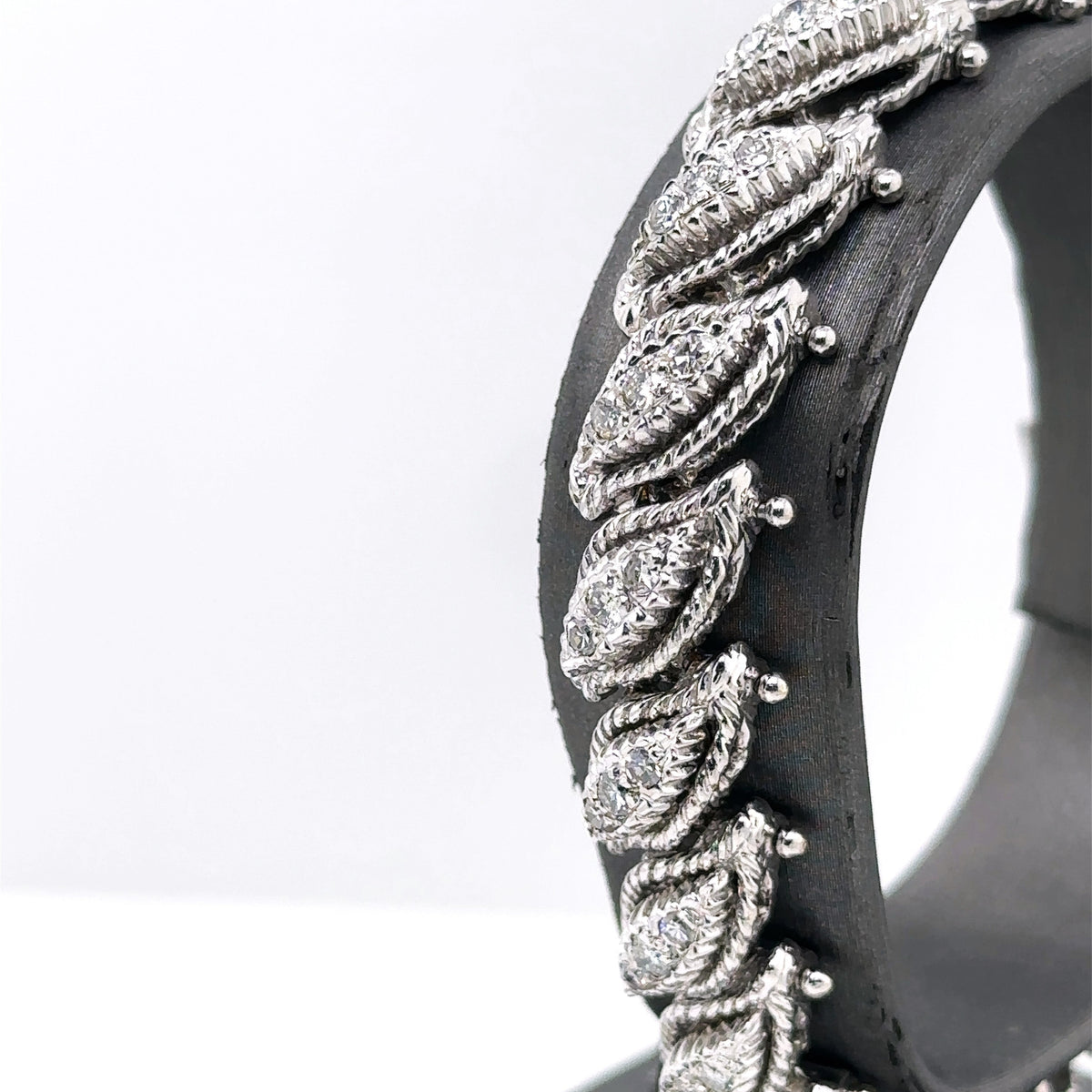 18K White Gold 2.00CT Diamonds Ladies Bracelet, 48.7G, S103753