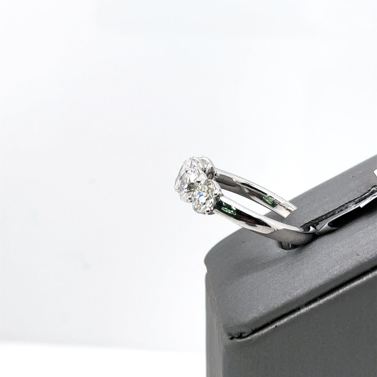 14k White Gold 1.75CT Oval Cut Diamond Ladies Band, 4.0g, Size 7, S107620