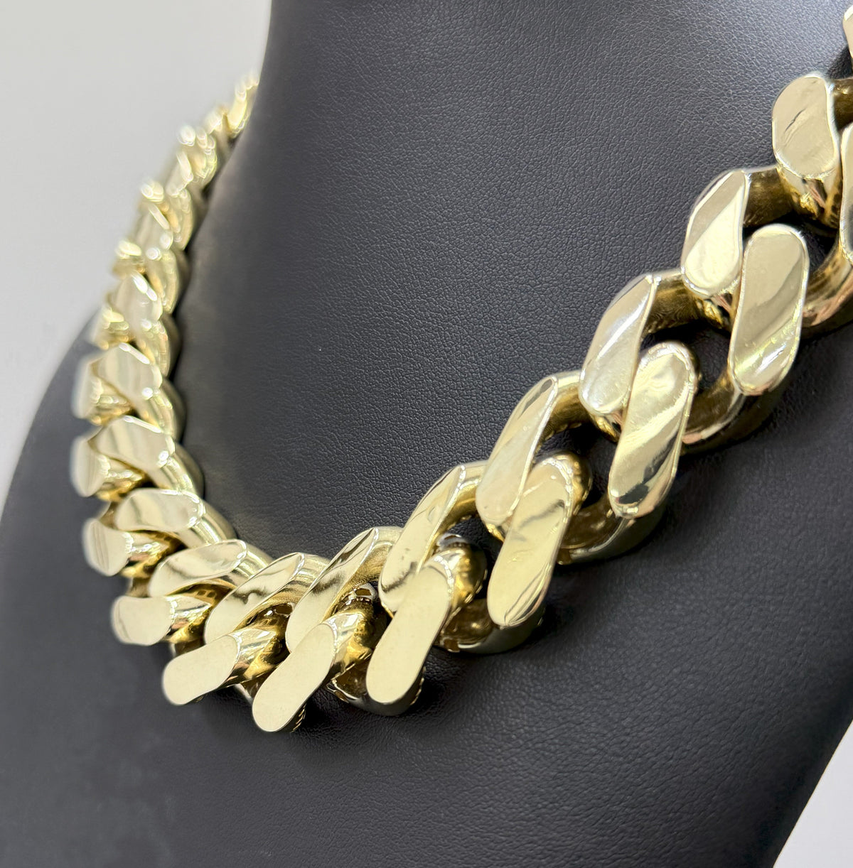 10k Yellow Gold Holl Cuban Link Chain necklace, 20", 82g, S108437