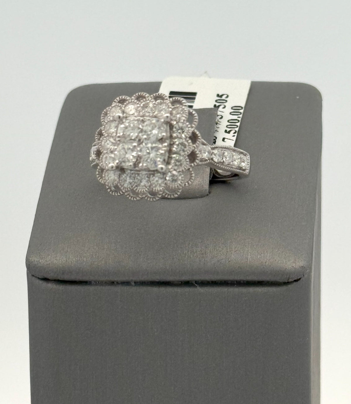 14k White Gold 1.00 CT Diamond Cluster Ring, 4.9g, Size 7, S108423