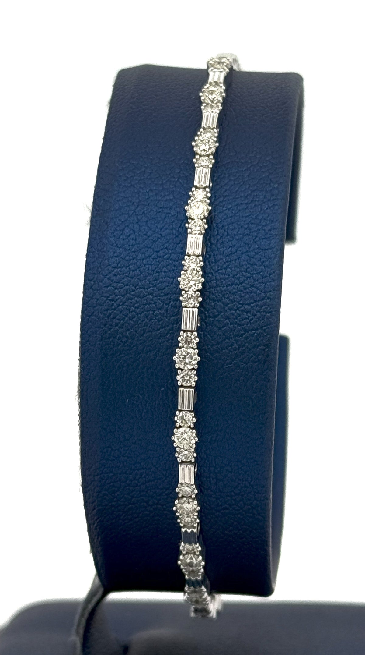 14k White Gold 0.85 CT Diamond Flexible Bangle Bracelet, 6.0gm, S108594