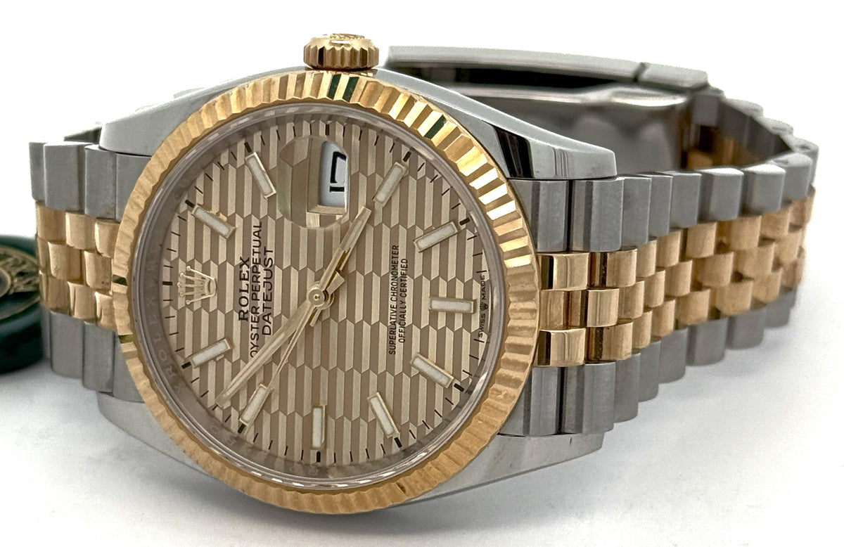 Pre-owned Rolex Datejust 36 Dial  - 126233 - 36mm - Yellow Gold/Steel Golden Fluted Motif Watch, S16282