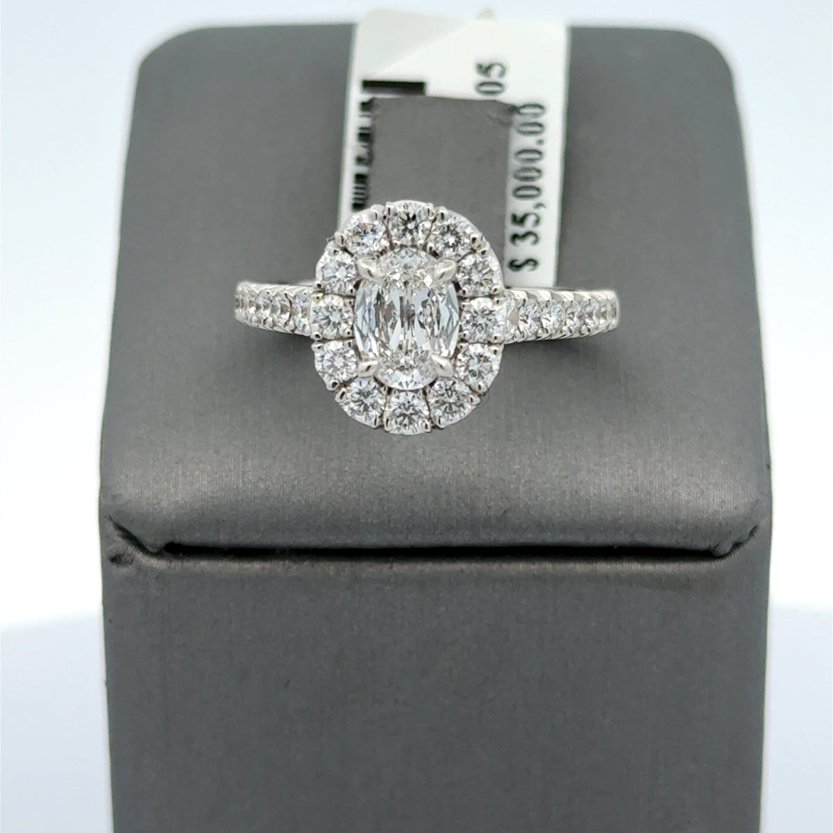 18k White Gold 1.75 CT Oval Diamond Halo Engagement Ring, 5.6g,Size 6,5. S107724