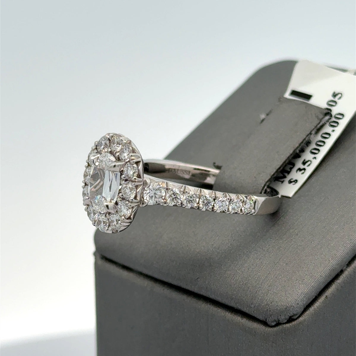 18k White Gold 1.75 CT Oval Diamond Halo Engagement Ring, 5.6g,Size 6,5. S107724