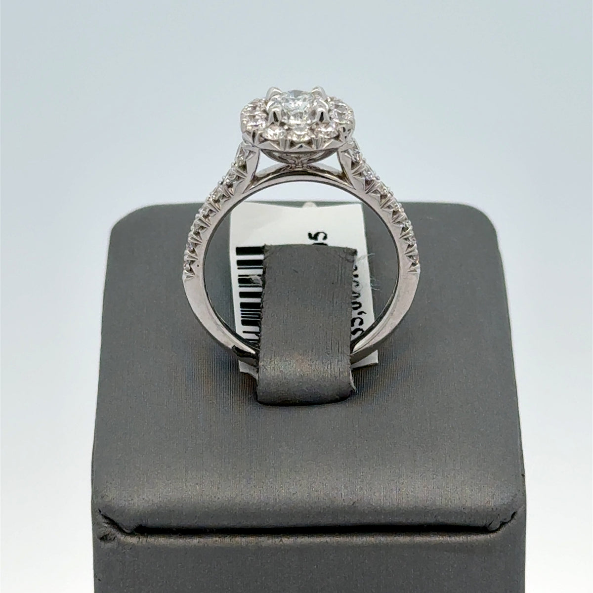 18k White Gold 1.75 CT Oval Diamond Halo Engagement Ring, 5.6g,Size 6,5. S107724