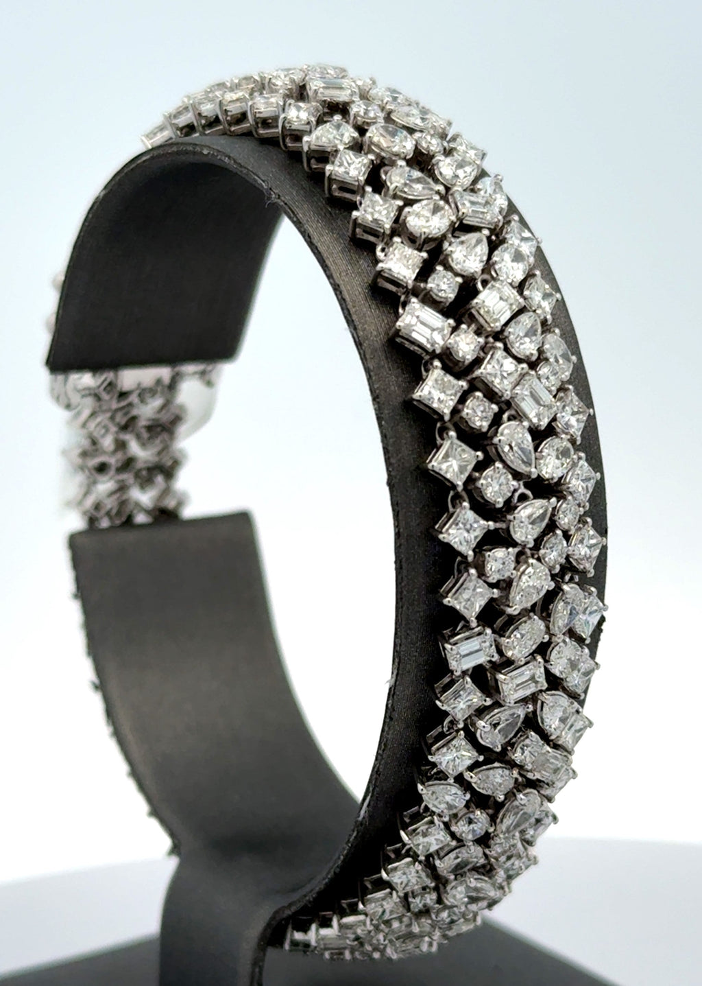 14k White Gold 17.0CT Diamond Bangle Bracelet, 26.6g, 7.5'', S108304