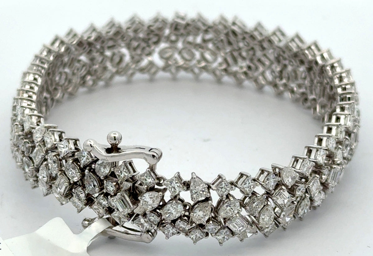14k White Gold 17.0CT Diamond Bangle Bracelet, 26.6g, 7.5'', S108304
