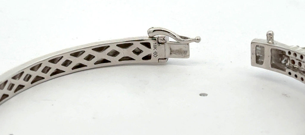 18k White Gold 6.00 CT Diamond Bangle Bracelet, 24.7g, S16559