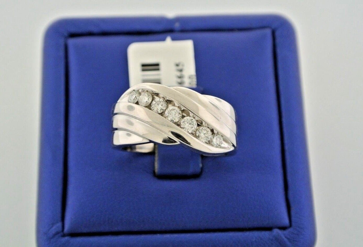 14k White Gold 1.00 CT Diamond Men's Band, 8.9gm, Size 8.5