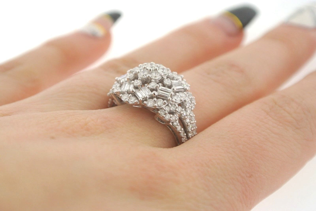 Fancy 18K White Gold 2.00 CT Baguette & Round Cut Diamond Ring, 7.1gm
